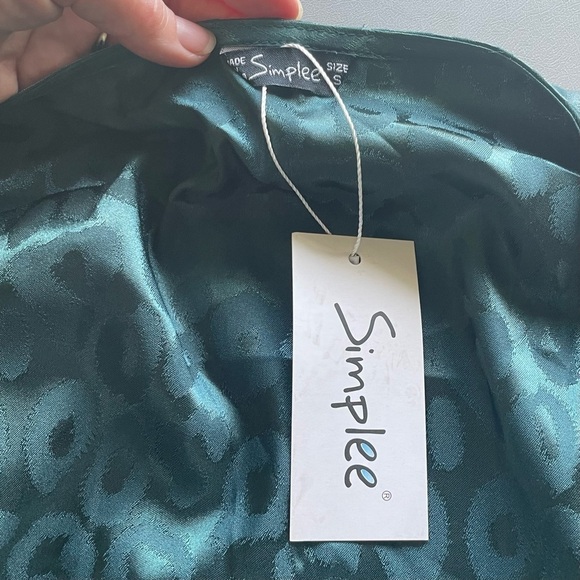 : Simplee Apparel Rap Dress - V-Neck, Long Sleeve, High/Low Hem - Jeweled Green - Picture 9 of 14